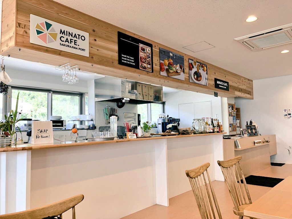 桜島フェリーターミナルのカフェ
